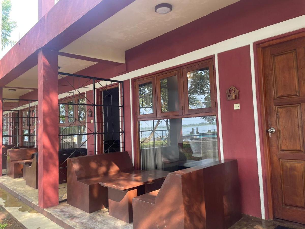 Hotel Lake Park Polonnaruwa Exteriör bild