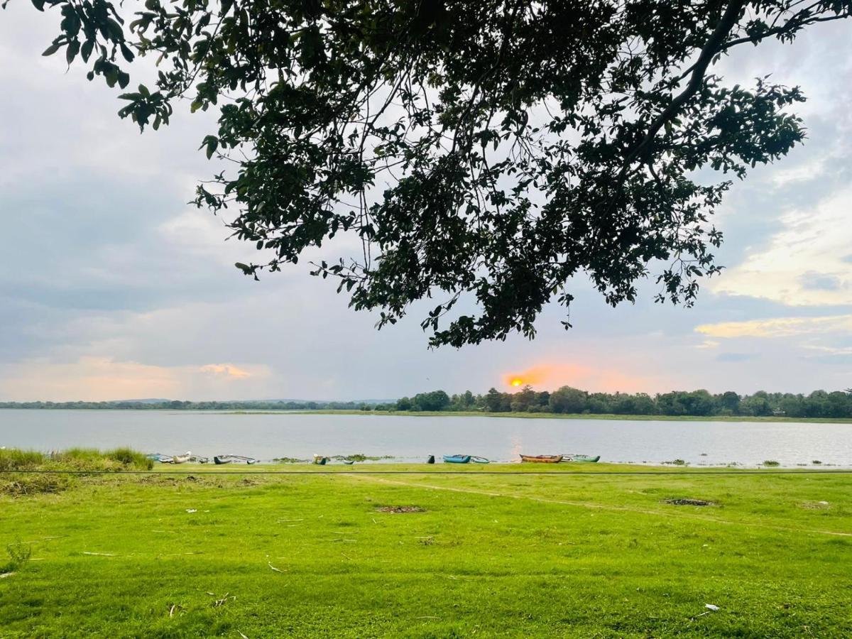 Hotel Lake Park Polonnaruwa Exteriör bild