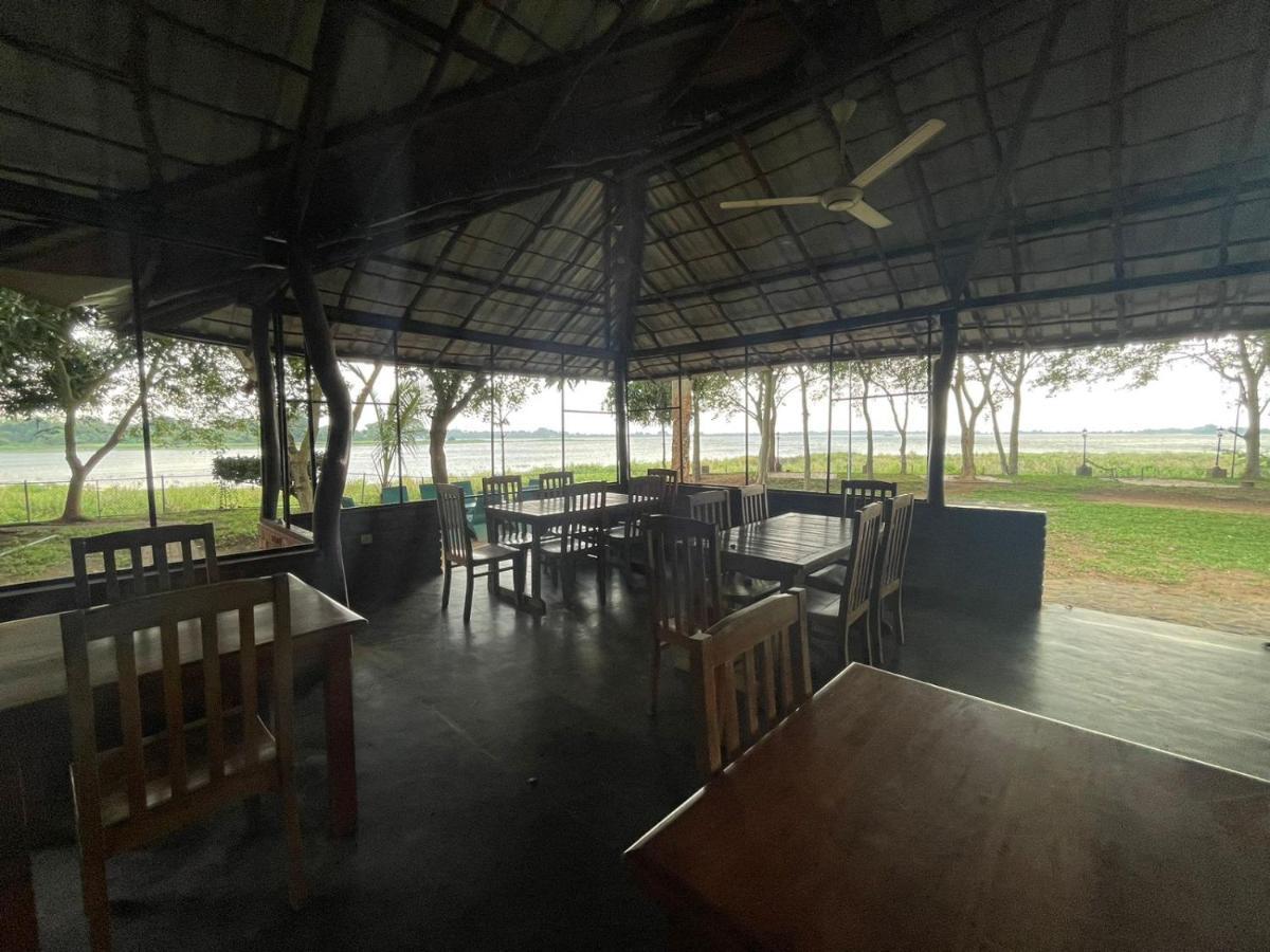 Hotel Lake Park Polonnaruwa Exteriör bild