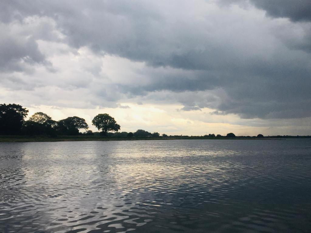 Hotel Lake Park Polonnaruwa Exteriör bild