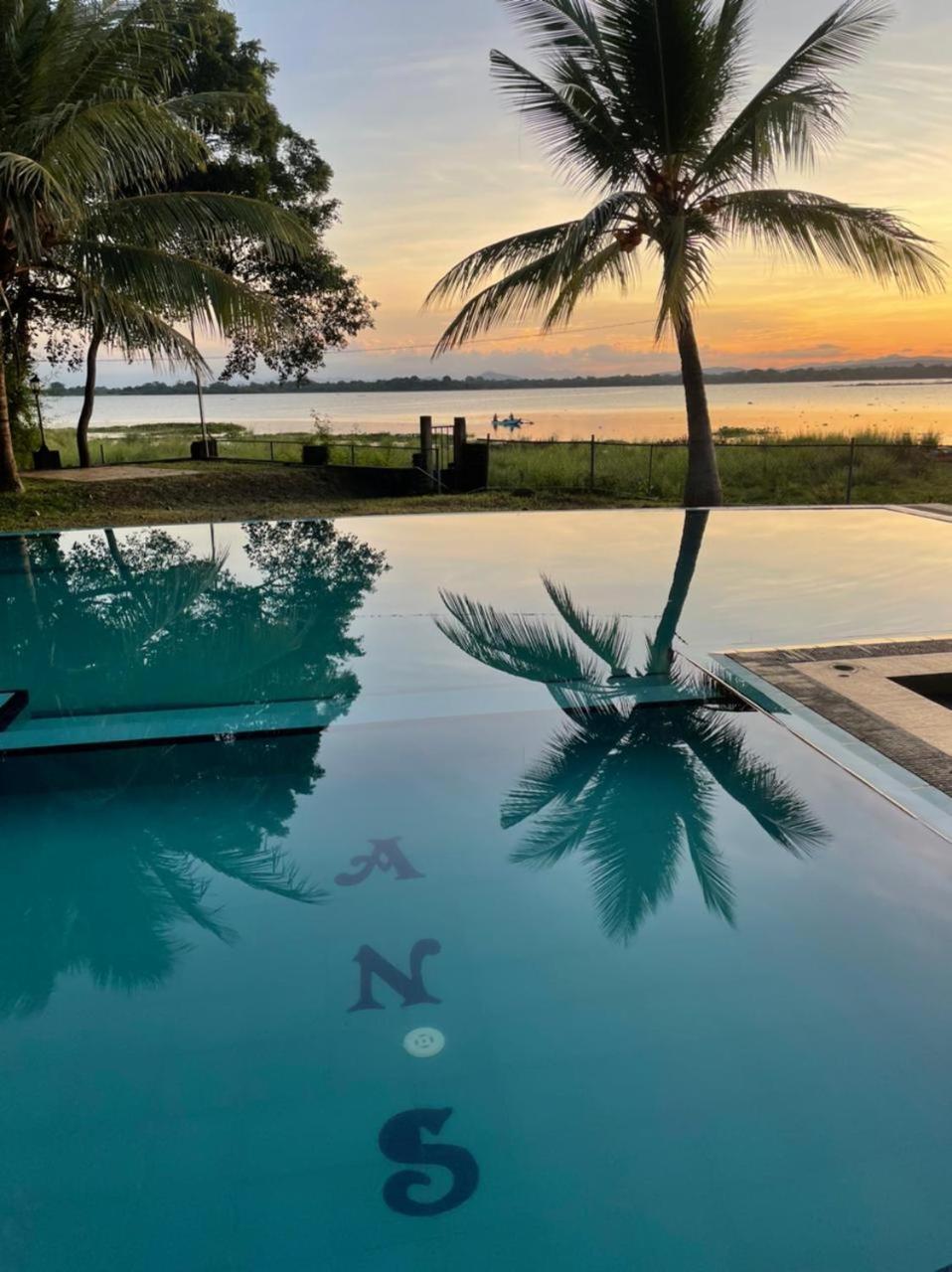 Hotel Lake Park Polonnaruwa Exteriör bild
