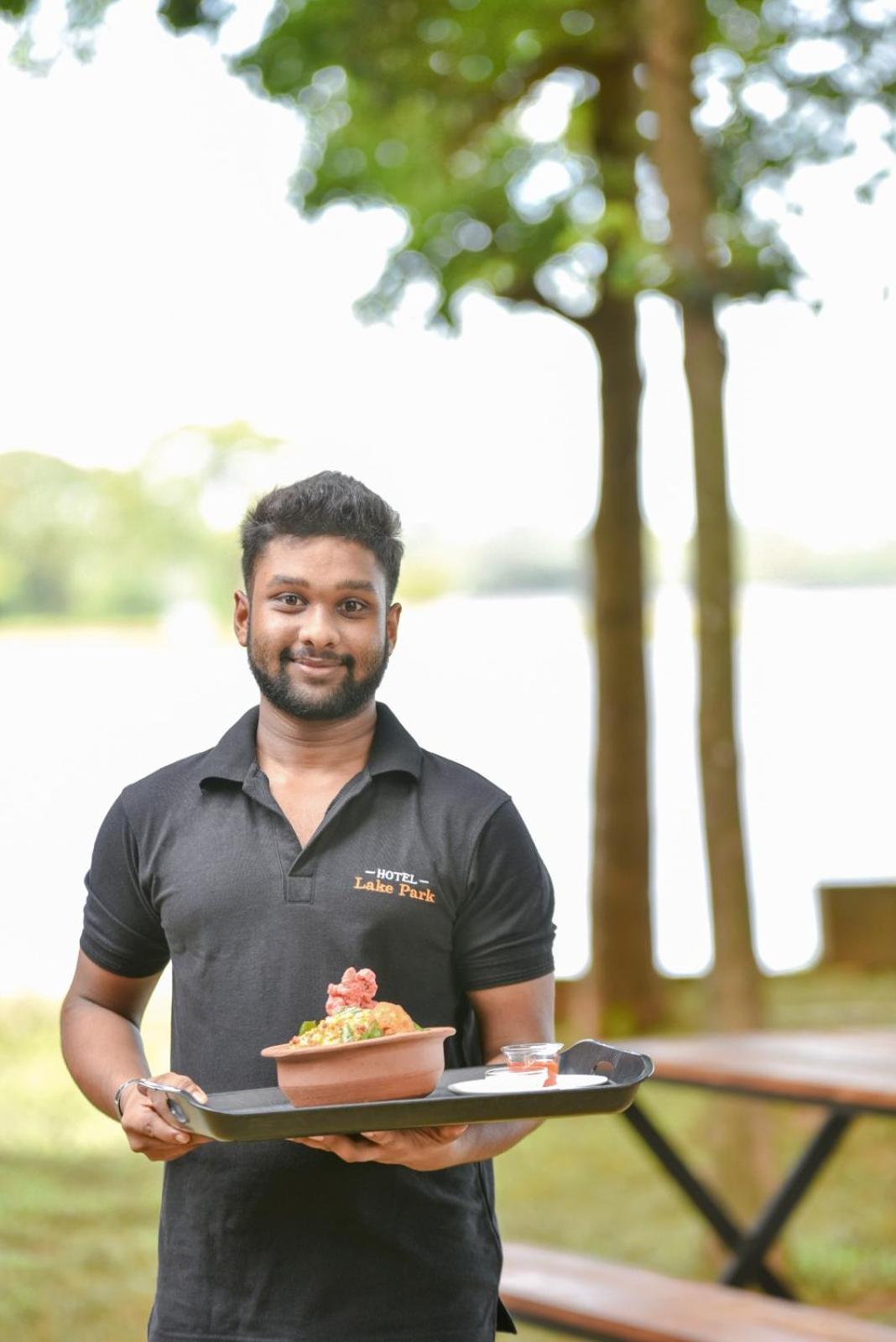 Hotel Lake Park Polonnaruwa Exteriör bild